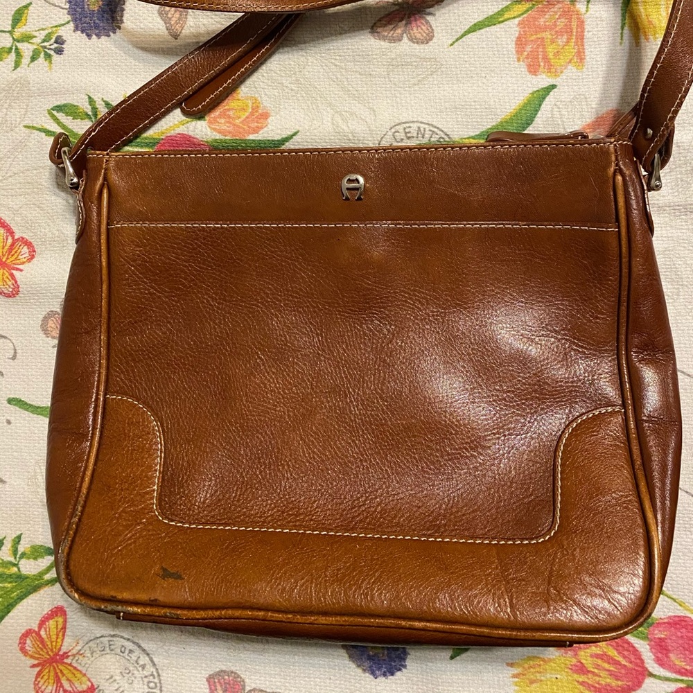 Etienne Aigner vintage leather purse.